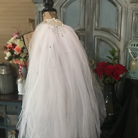 multi layered veil Embellished with rhinestones - Picture 7 of 8